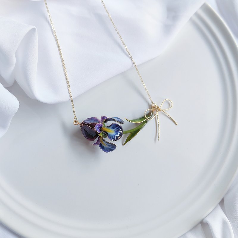 紫蓝鸢尾颈后磁扣项链 - 项链 - 树脂 蓝色
