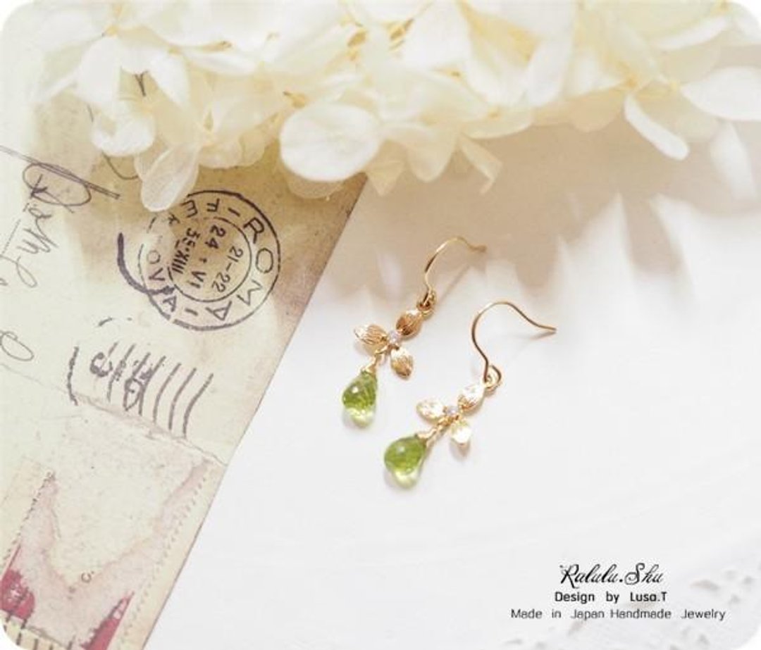 Clear negative feelings Peridot's earrings earrings August birthstone - 耳环/耳夹 - 宝石 绿色