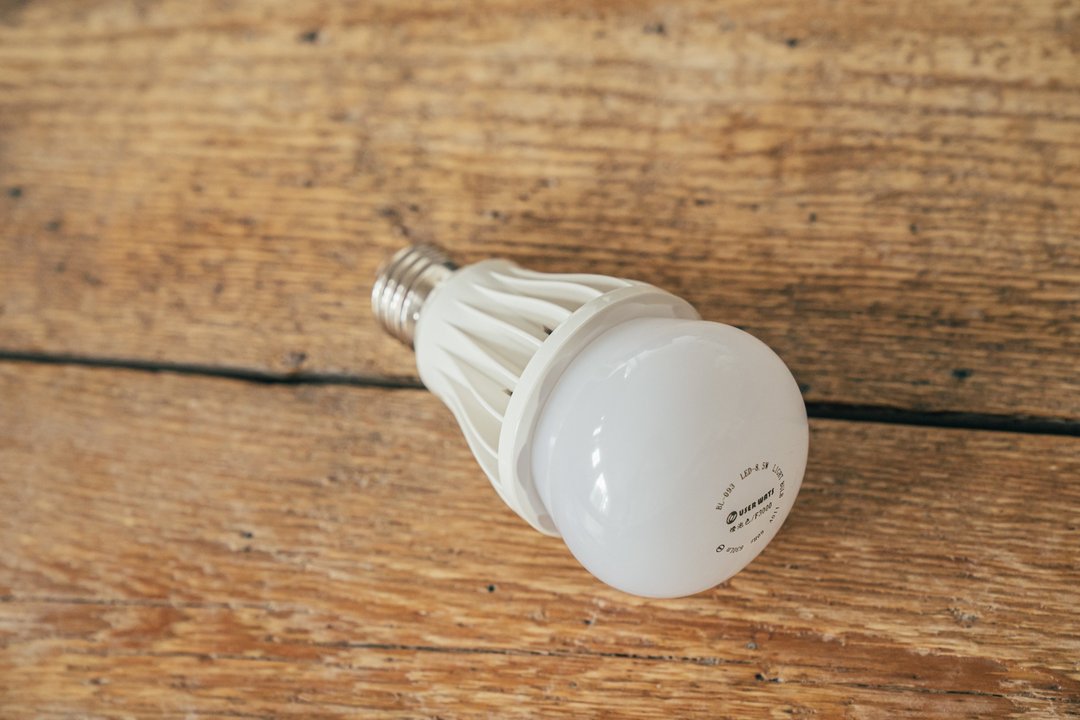 8.5W LED 球灯泡 白/黄光 BSMI安规认证 - 灯具/灯饰 - 塑料 白色