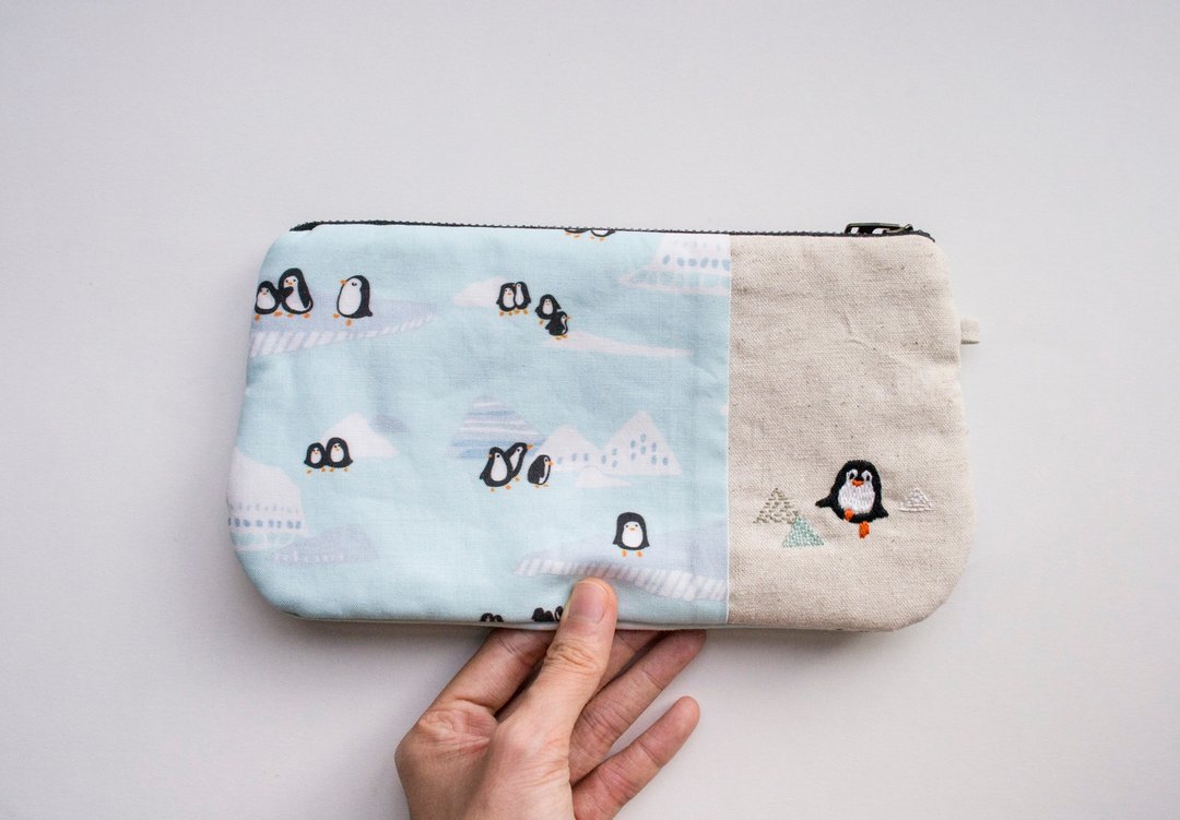 企鵝 Penguin Waddle - Hand-Embroidered Zip Pouch - 皮夹/钱包 - 棉 多色