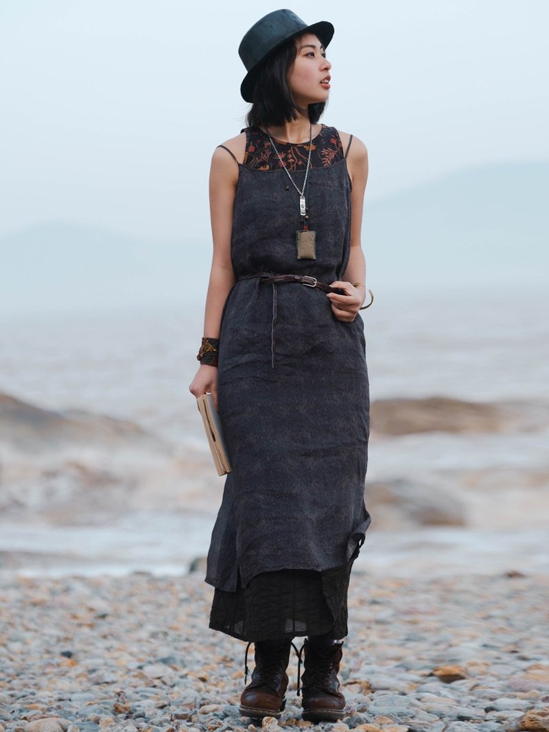 煙灰色 苧麻印花洋裝 吊帶連身裙 棉麻長裙 - 洋装/连衣裙 - 棉．麻 灰色