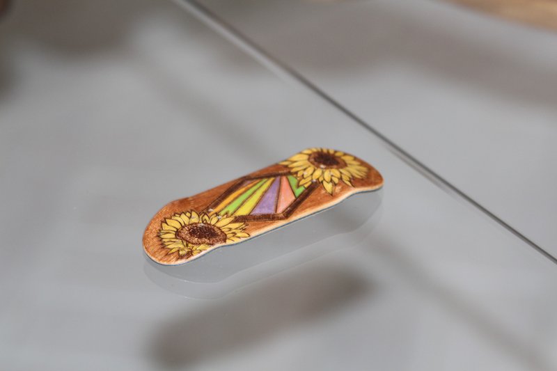 Sunflower Hand-Painted Fingerboard Deck (Day) - 桌游/玩具 - 木头 多色