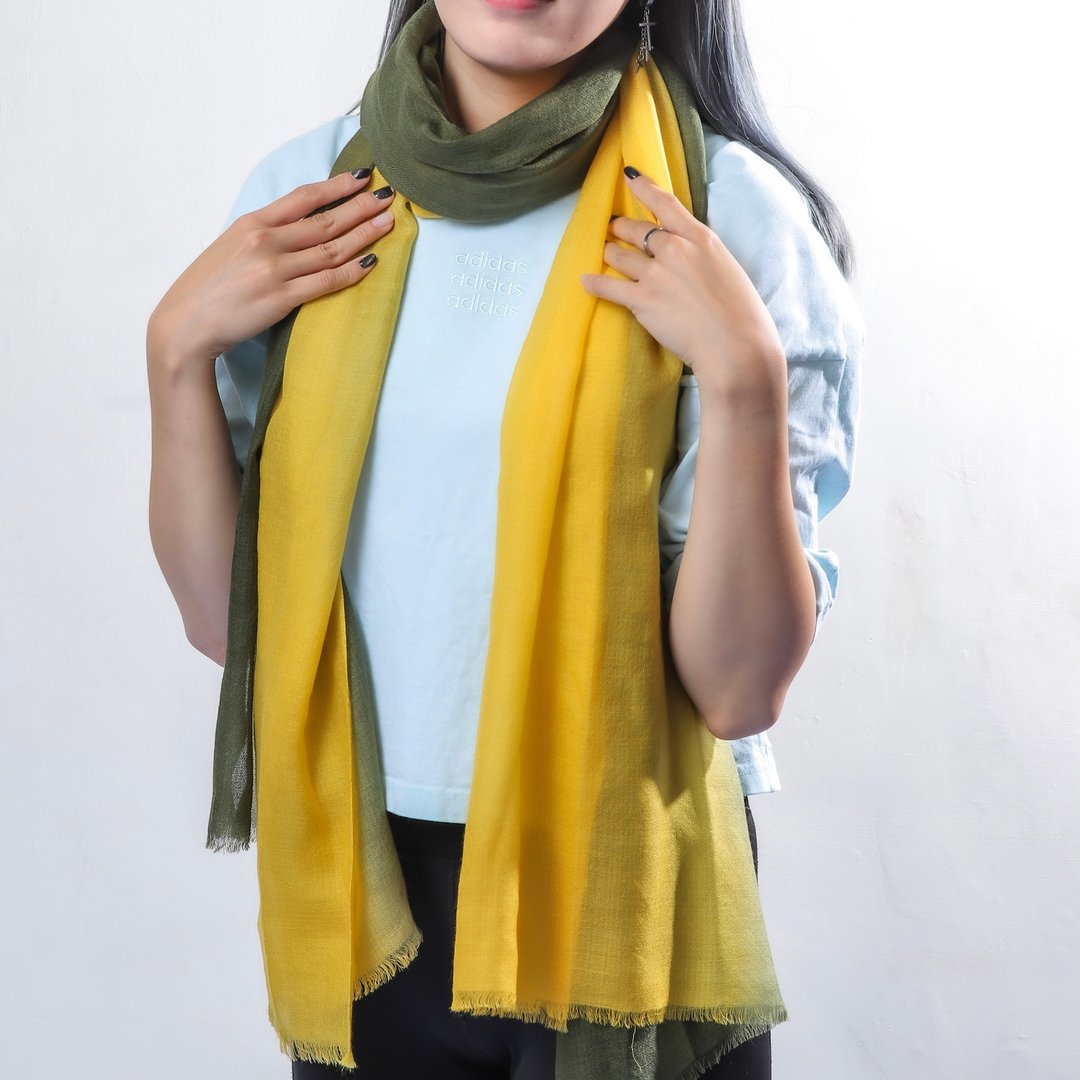 Cashmere 羊绒围巾/披肩 手染渐层 戒指绒 绿黄 四季适用 - 围巾/披肩 - 羊毛 黄色