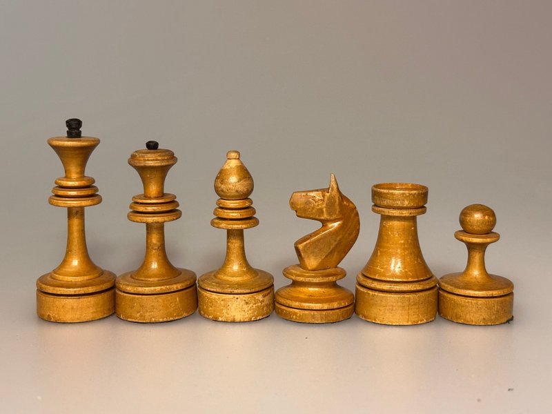 苏联所谓的“基洛夫”西洋棋组，约 1950 至 1955 年。 - 桌游/玩具 - 木头 黑色