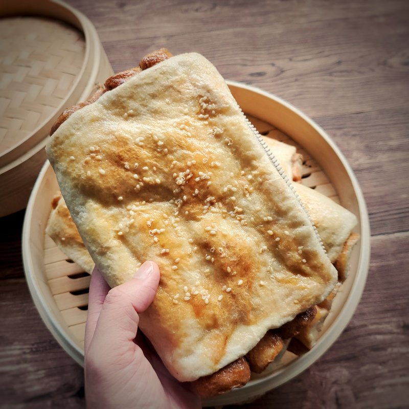 拟真羊毛毡烧饼油条-中斜背包 - 侧背包/斜挎包 - 羊毛 咖啡色