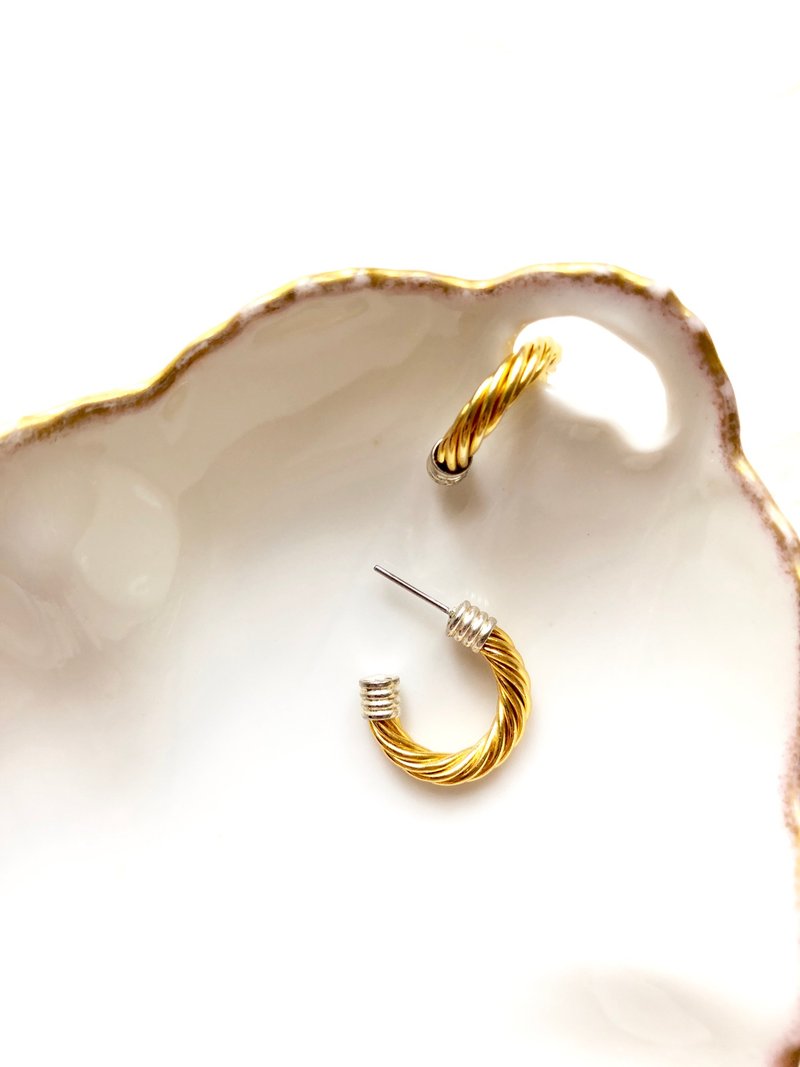 Vintage Twisted Wire Gold Hoop Earrings - 耳环/耳夹 - 贵金属 金色