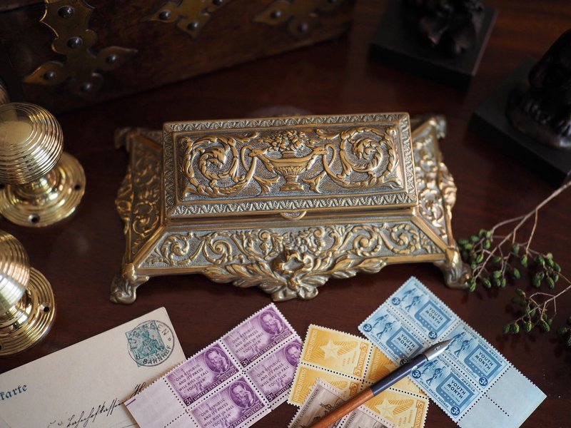 英国古董黄铜雕花邮票盒 - 摆饰 - 铜/黄铜 