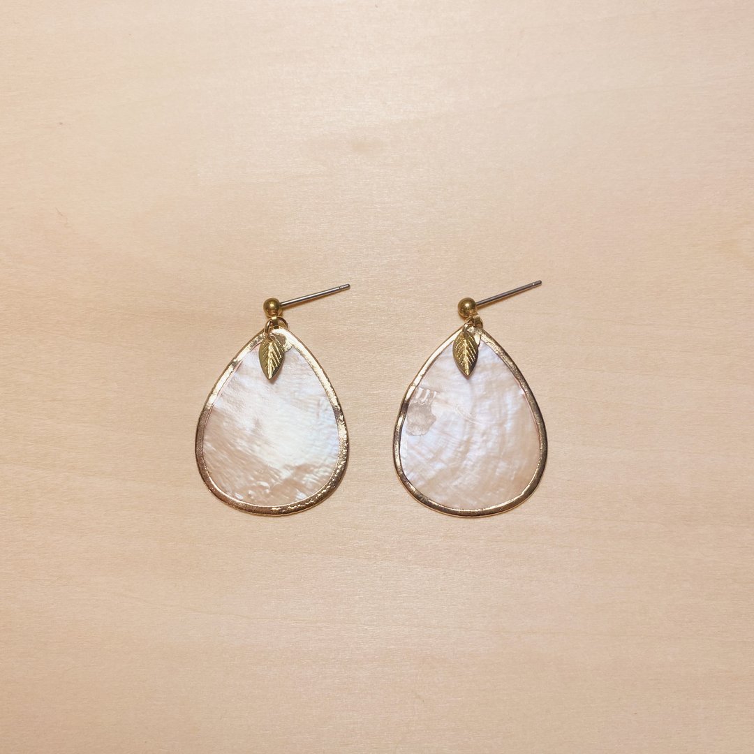 复古迷你叶片水滴贝壳半透明耳环 - 耳环/耳夹 - 贝壳 透明