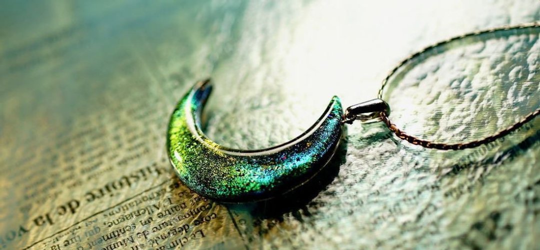 [Made to order] First quarter moon --brilliant-- - 项链 - 玻璃 绿色