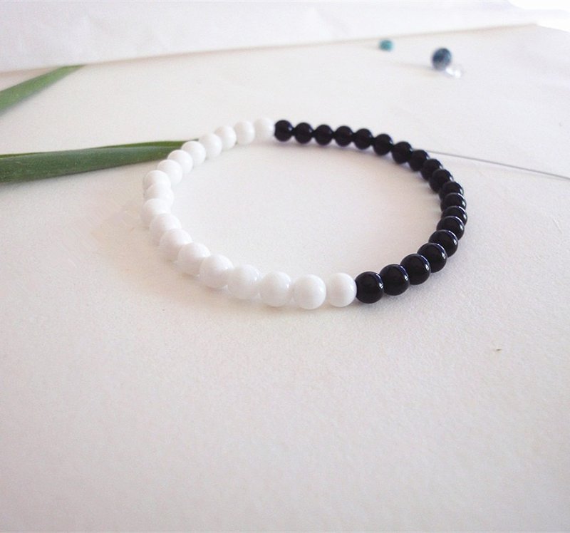 西洋情人节礼物--黑白配-玛瑙白砗磲手链 简单款 - 手链/手环 - 宝石 黑色