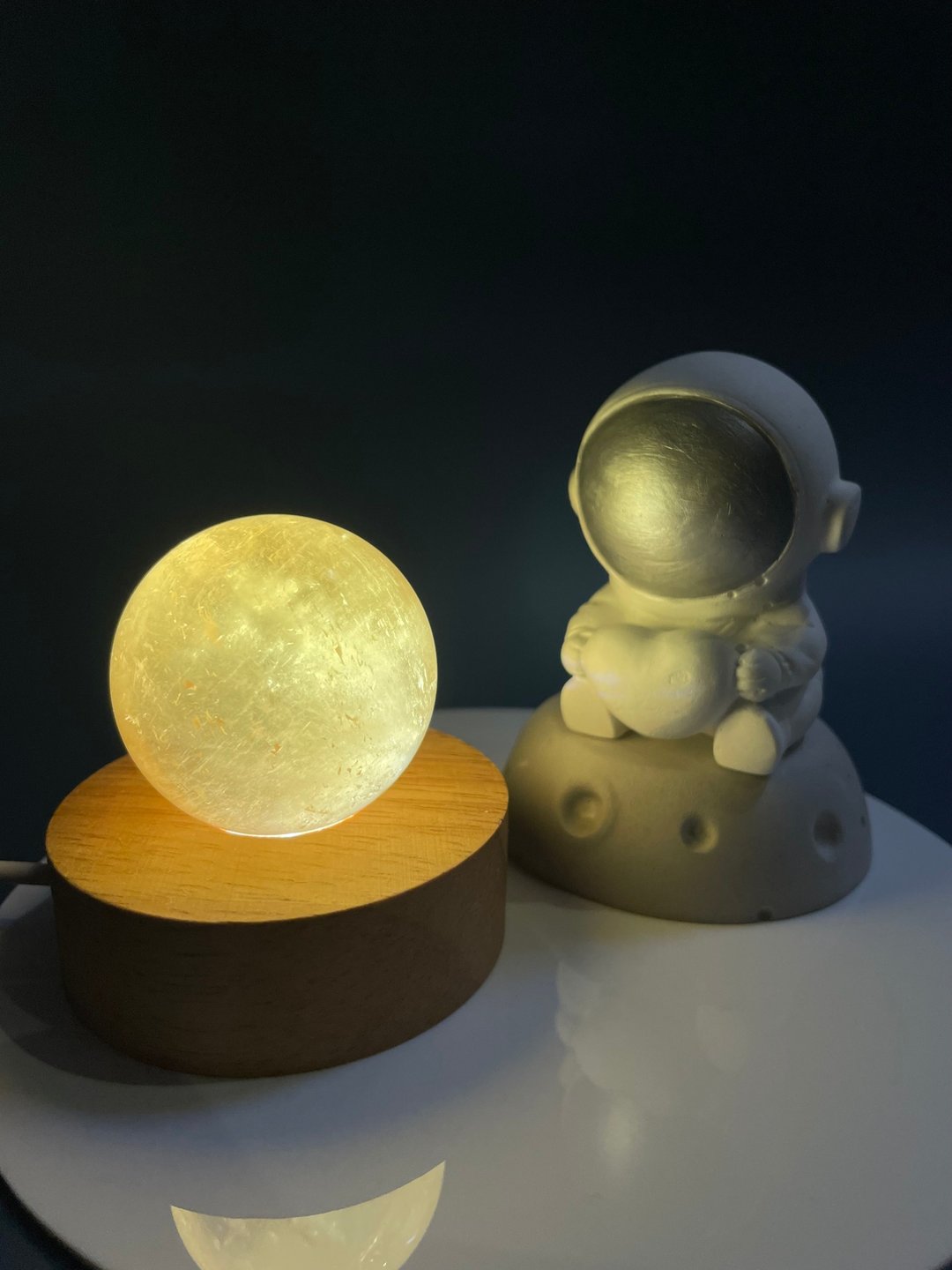 漫步宇宙-黄方解石太空人扩香石灯座 - 灯具/灯饰 - 水晶 黄色