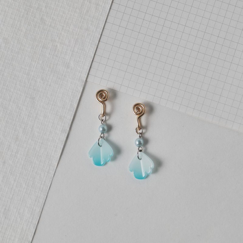 牡丹花瓣 无痛耳夹 / blue - 耳环/耳夹 - 其他金属 