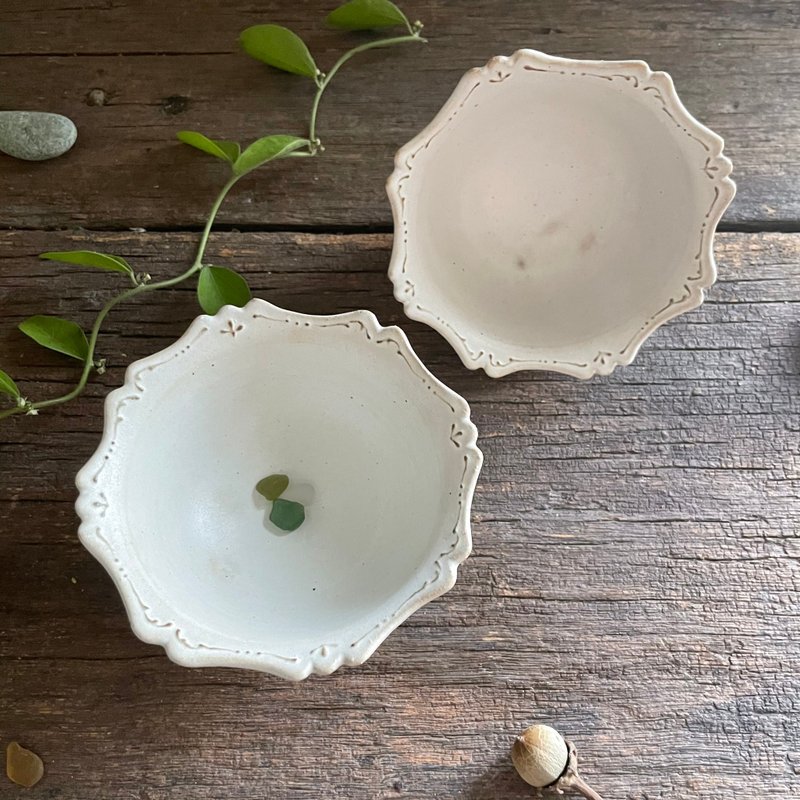 花都开好了_润白花边挤泥高脚容器 - 其他 - 陶 白色