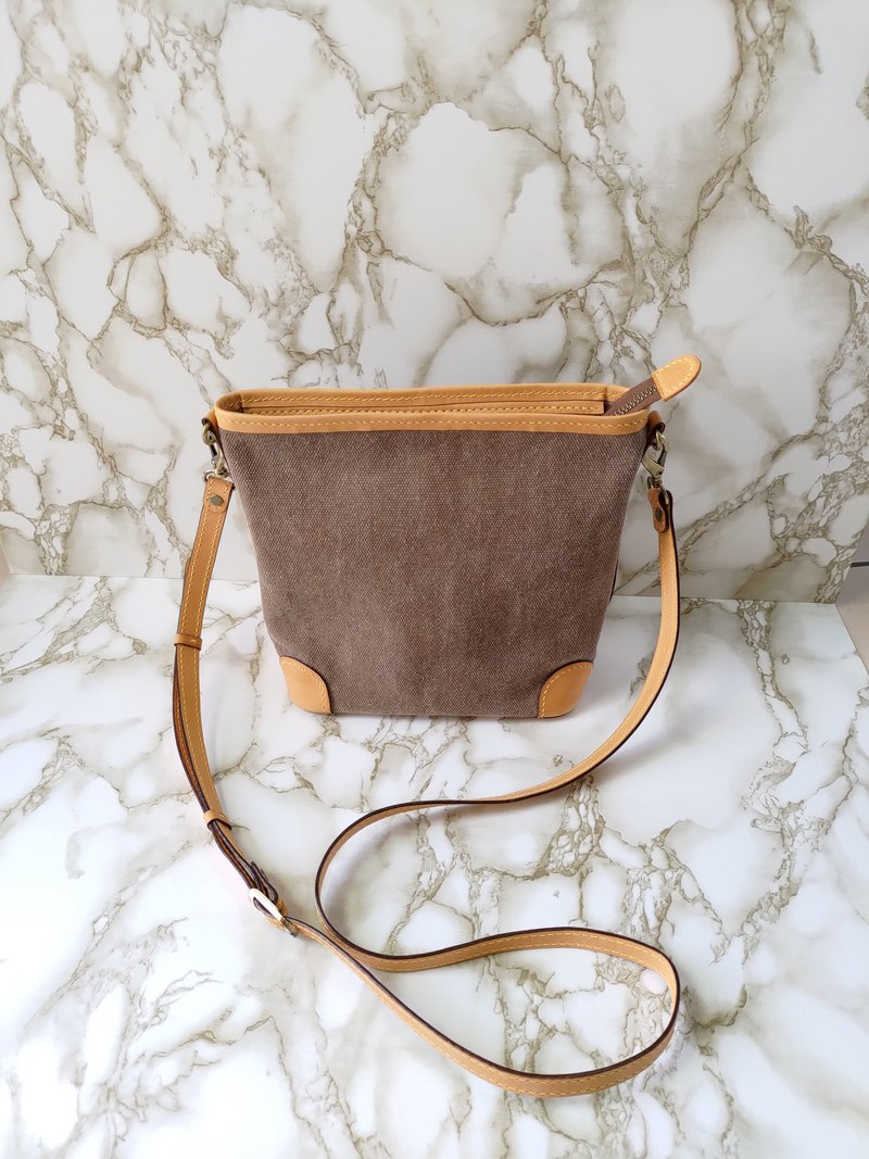 斜侧肩背水桶包 帆布水桶包 真皮全手缝 - 侧背包/斜挎包 - 真皮 