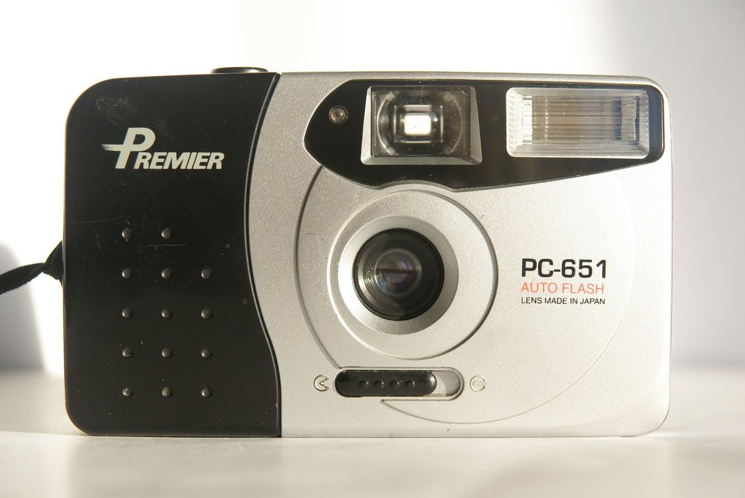 Premier PC-651 傻瓜底片相机 35mm 全功能 附背带 - 相机 - 塑料 银色