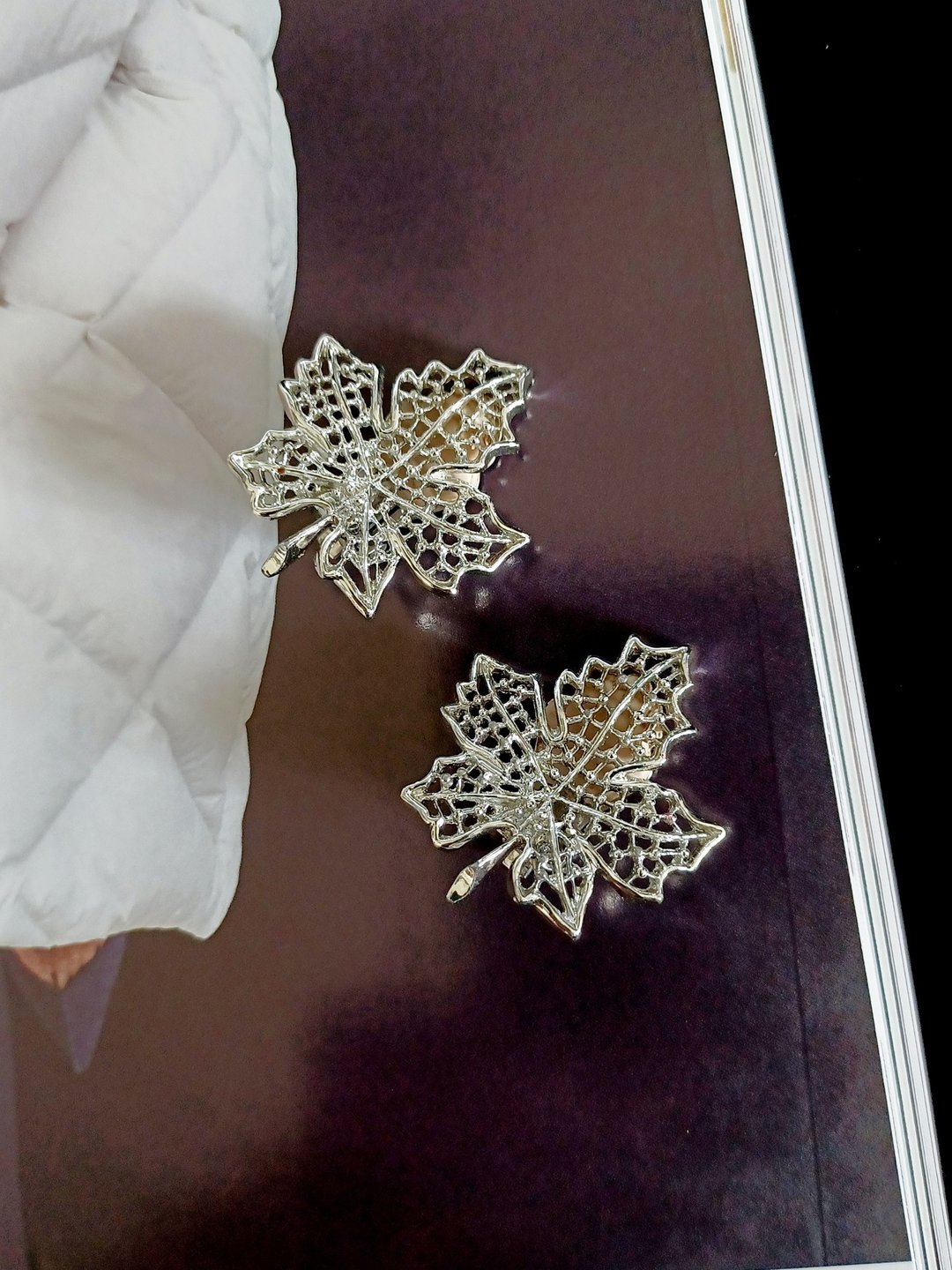 Avintage jewelry SARAH COV亮银篓空枫叶 夹式耳环 - 耳环/耳夹 - 其他金属 