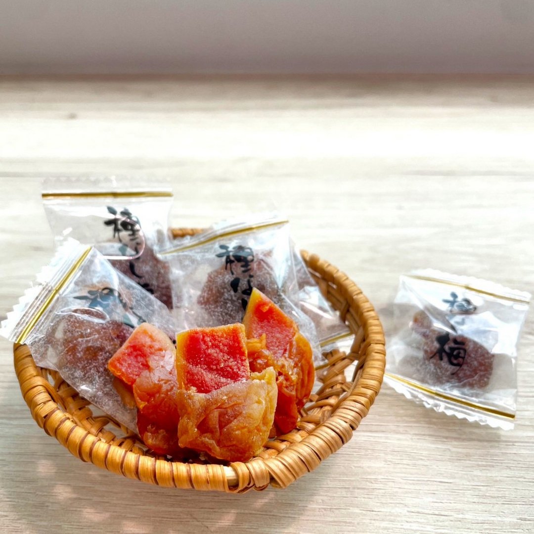 赫赫汉方 l 夹心蜜饯系列 l 芭你变梅 (红心芭乐夹心) 60g 300g - 零食/点心 - 植物．花 咖啡色