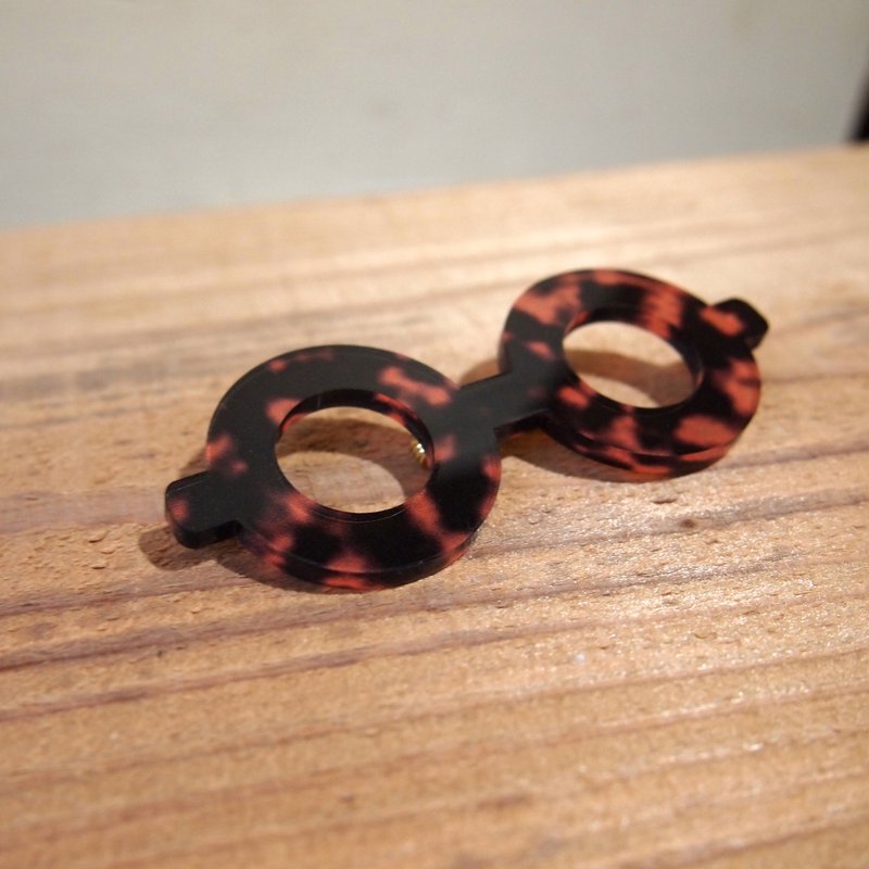 玳瑁圆眼镜胸针 - 胸针 - 塑料 白色