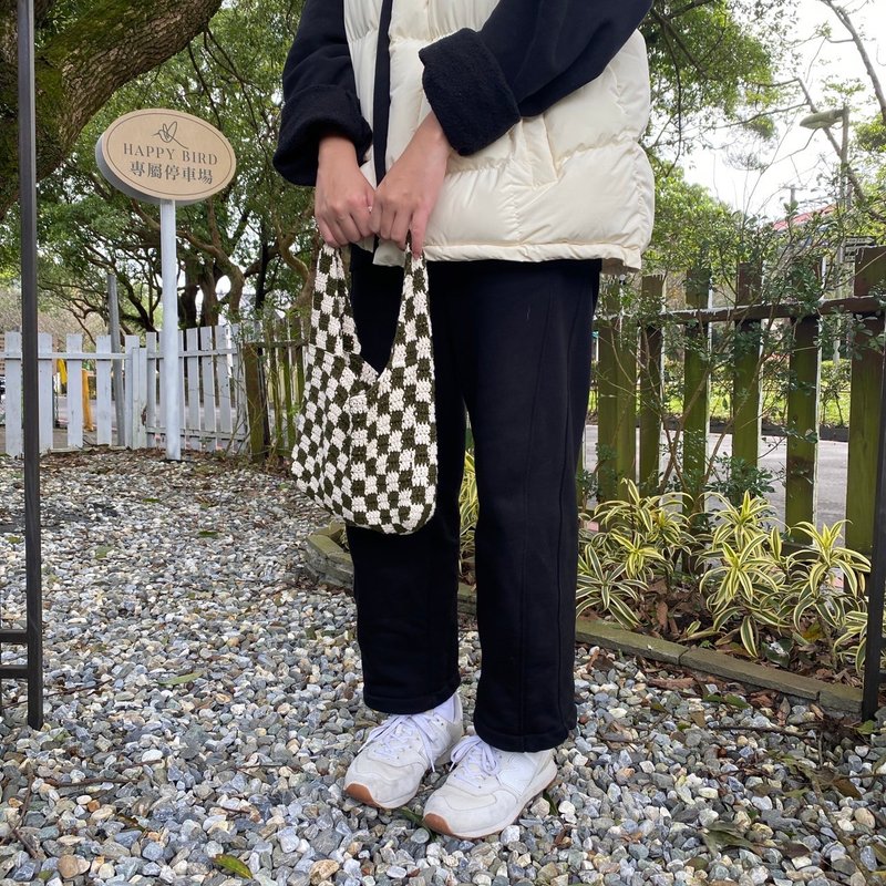 【gusta.编织手作】钩针编织 方格纹腋下小包 - 手提包/手提袋 - 棉．麻 多色