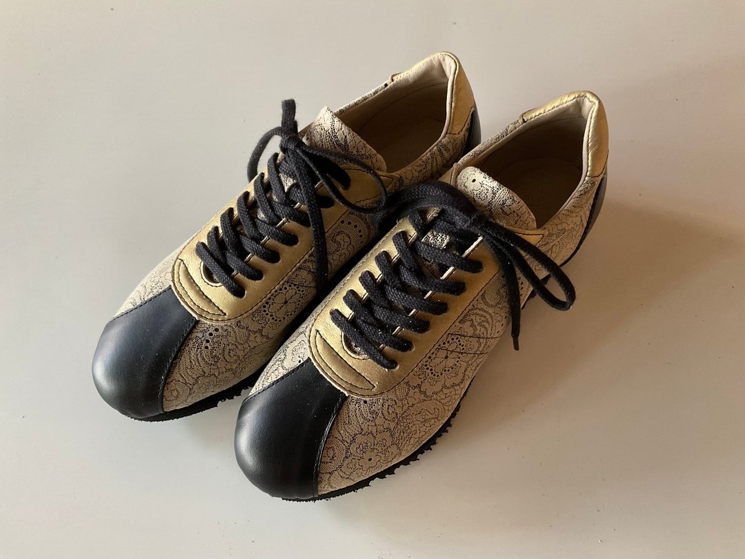 【限量2双】花痴佩斯利蕾丝 x 皮革运动鞋 - 女款休闲鞋 - 真皮 卡其色