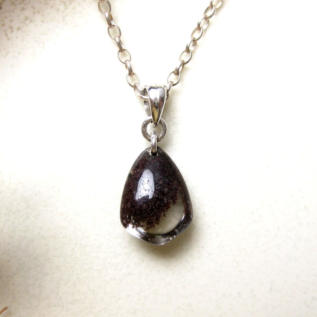造型玉坠 绿幽灵水晶/天然纹路结晶 简单双面搭配/ - 项链 - 水晶 黑色