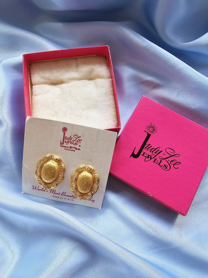 Judy Lee金色弧面刻纹累丝边框夹式耳环/美国西洋古董饰品 - 耳环/耳夹 - 其他金属 