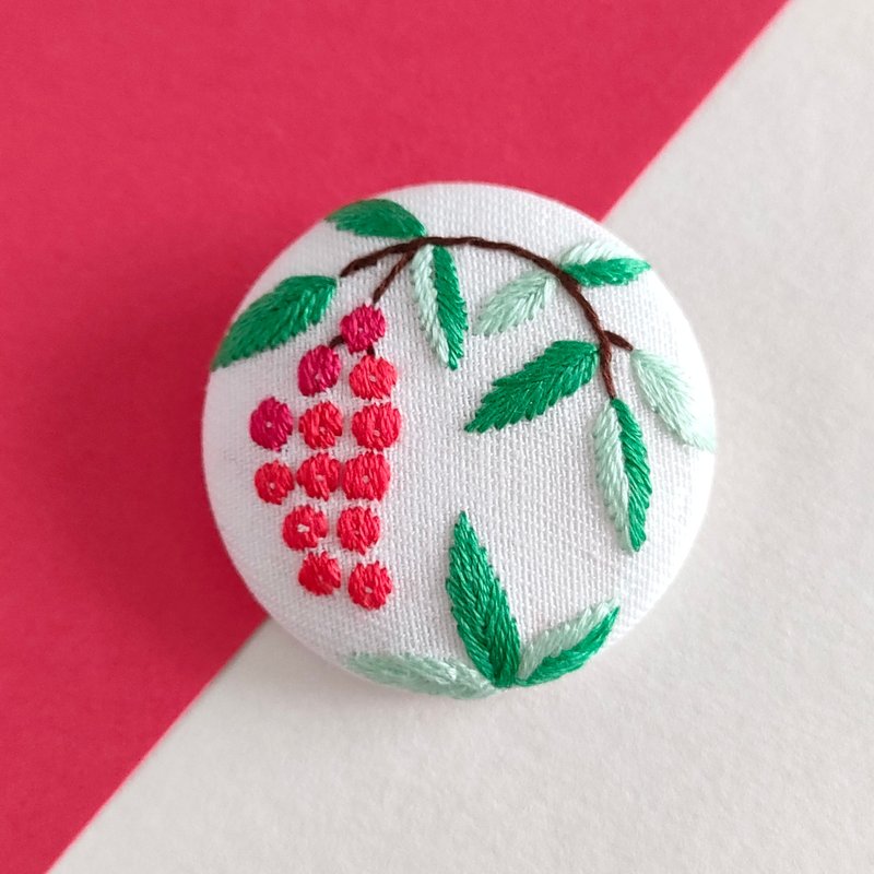 红实南天刺绣胸针 新年饰品 - 胸针 - 棉．麻 红色