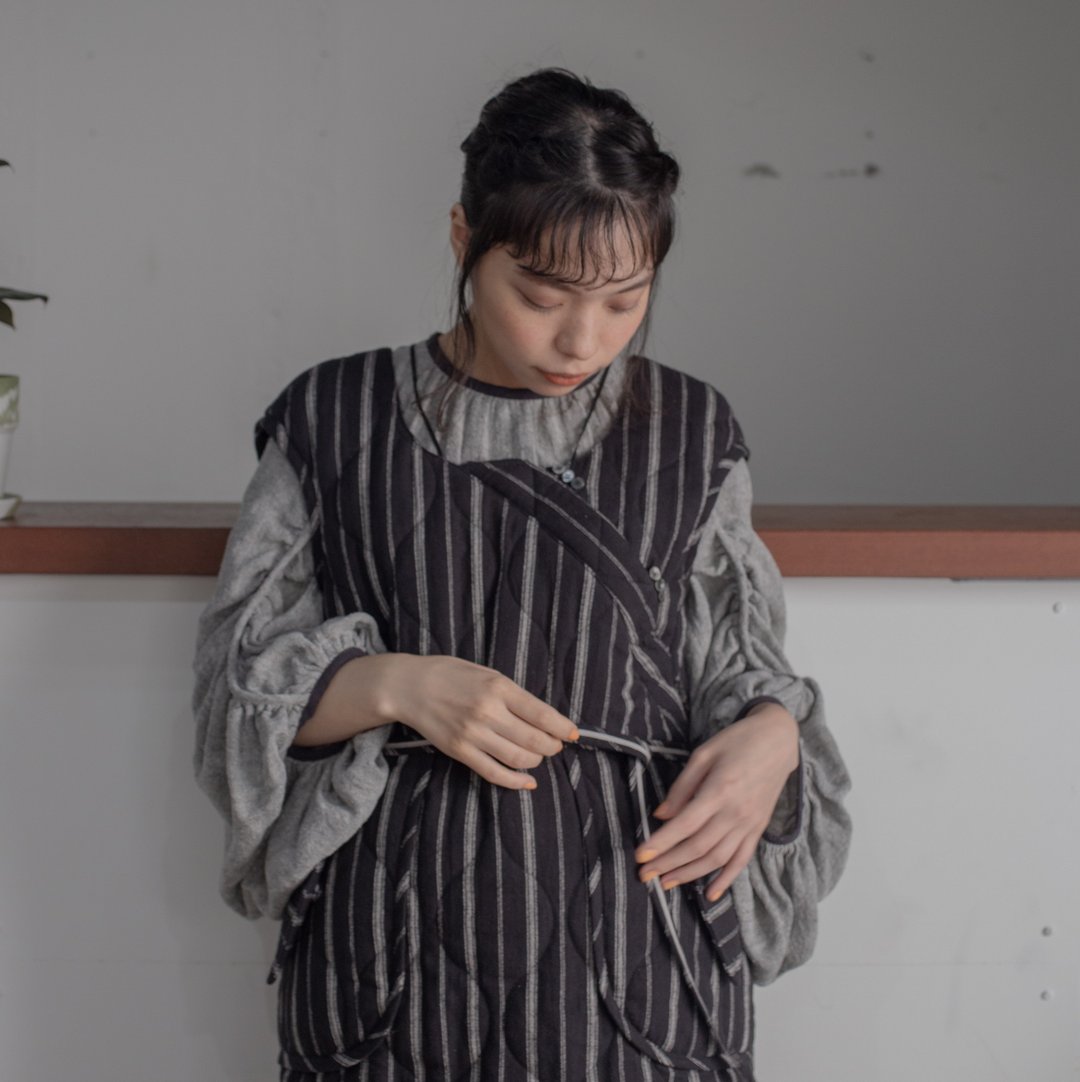 条纹绗缝吊带裙 (黑色) - 洋装/连衣裙 - 棉．麻 黑色