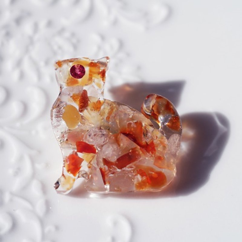Cat brooch with carnelian hair and ruby eyes A cat beside - 胸针 - 宝石 橘色