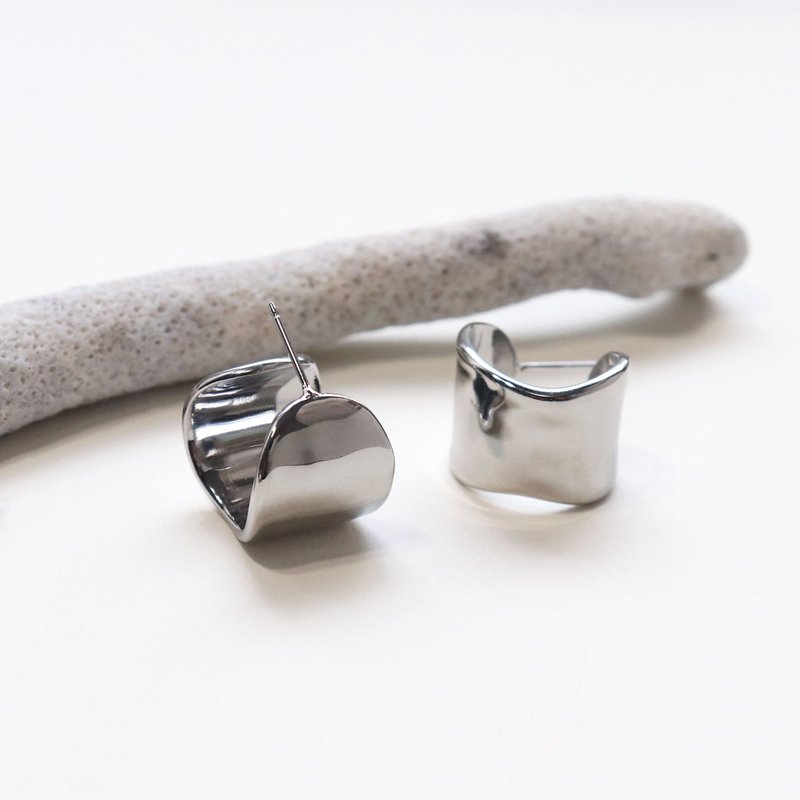 wave stainless wide pierce - 耳环/耳夹 - 不锈钢 银色