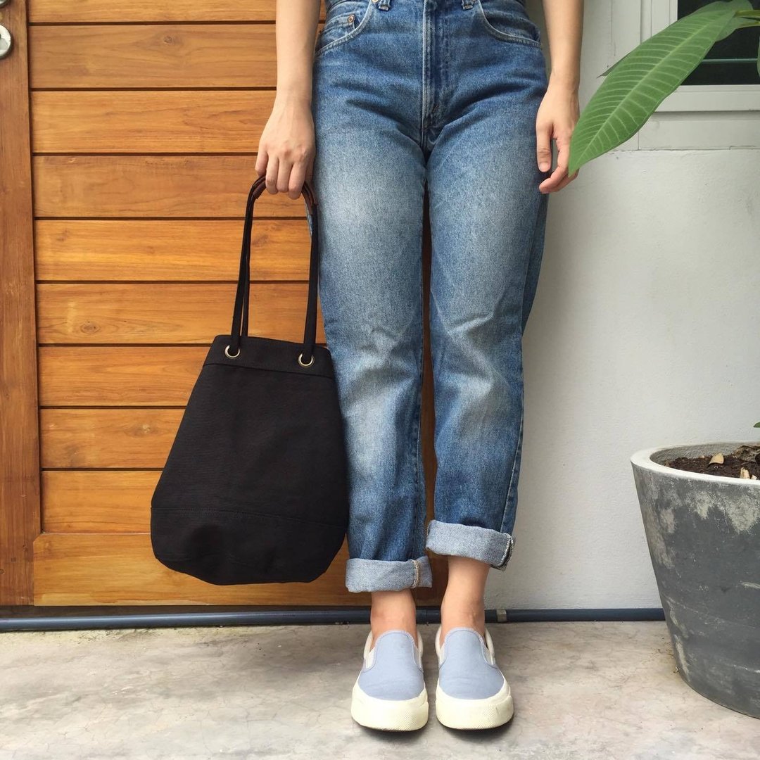 Black Canvas 2way Bucket Bag w/ Strap Leather Handles - 手提包/手提袋 - 棉 黑色
