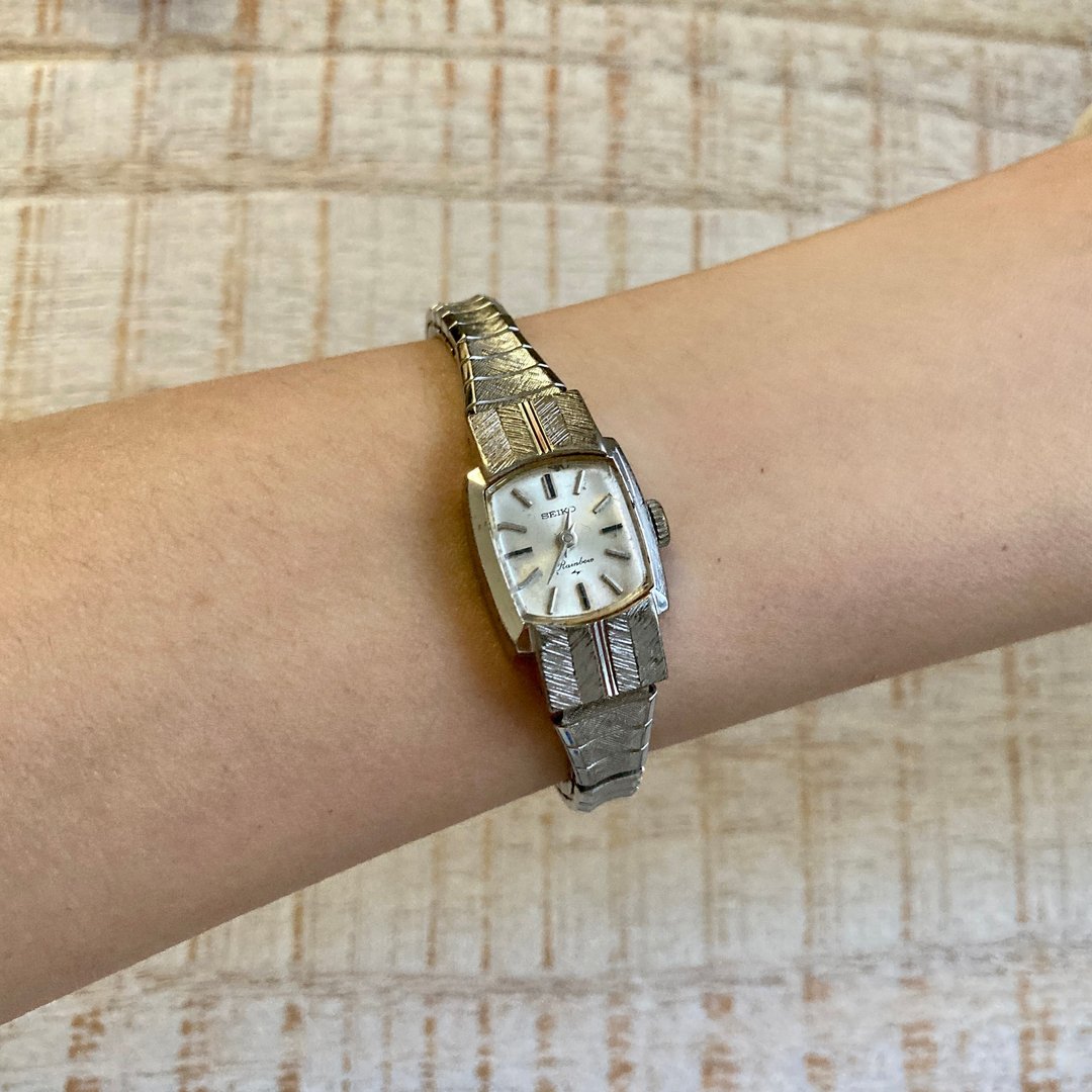 SEIKO 圆弧方形银色 表耳交叉纹 少见弹性表带 手动上链机械表 - 女表 - 其他金属 银色