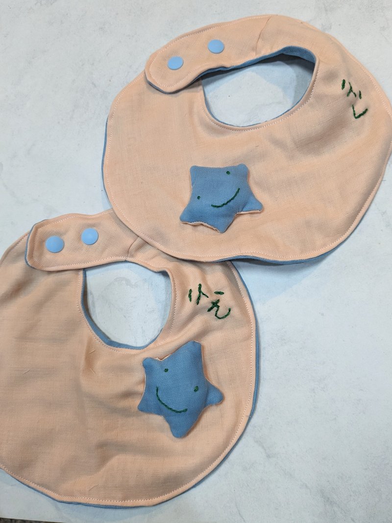 定制化刺绣有机棉围兜一组两个 - 围嘴/口水巾 - 棉．麻 多色