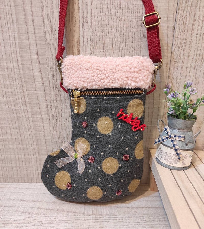 圣诞袜手机随身包--雾黑色 - 侧背包/斜挎包 - 棉．麻 