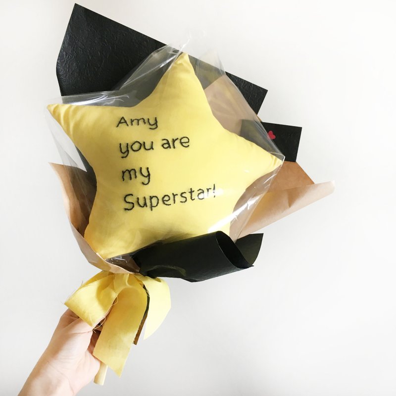 小抱枕花束/定制化手工刺绣/毕业礼物 - 枕头/抱枕 - 棉．麻 黄色