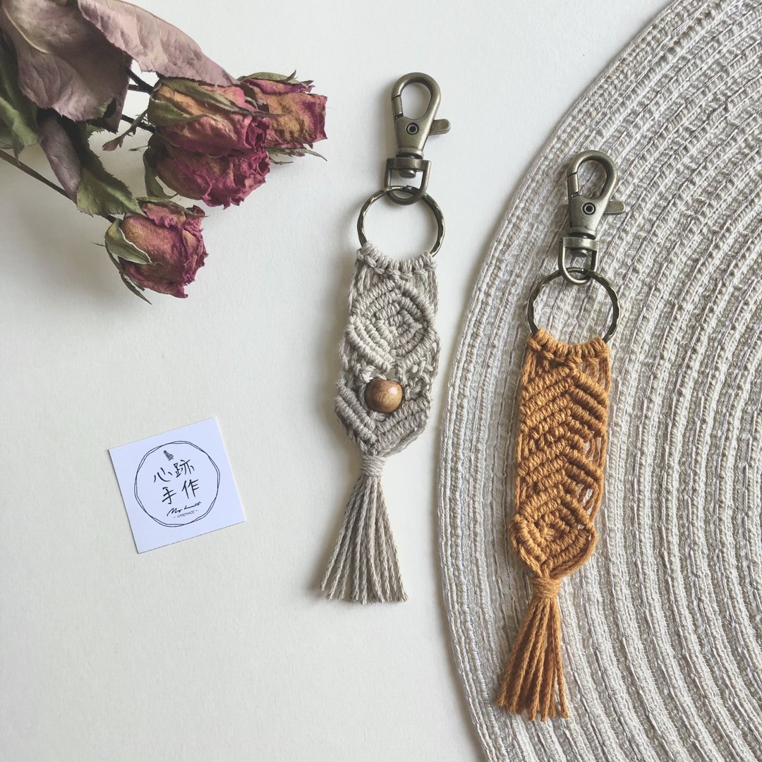 Macrame 古铜扣环 编织小吊饰 x 钥匙圈 - 钥匙链/钥匙包 - 棉 灰色