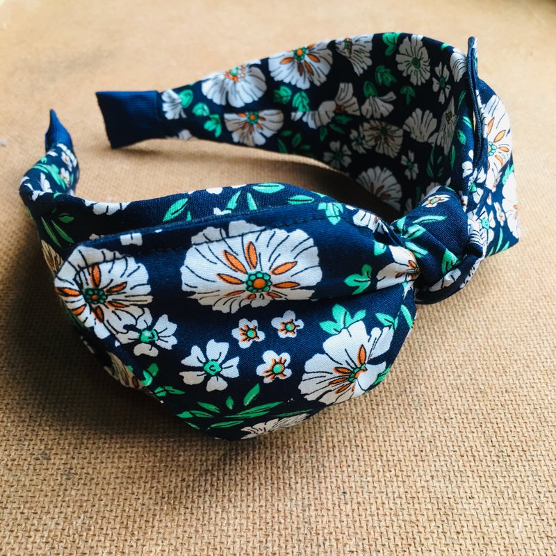 MOYA 宽版手工发箍 小白花花 - 发饰 - 棉．麻 蓝色