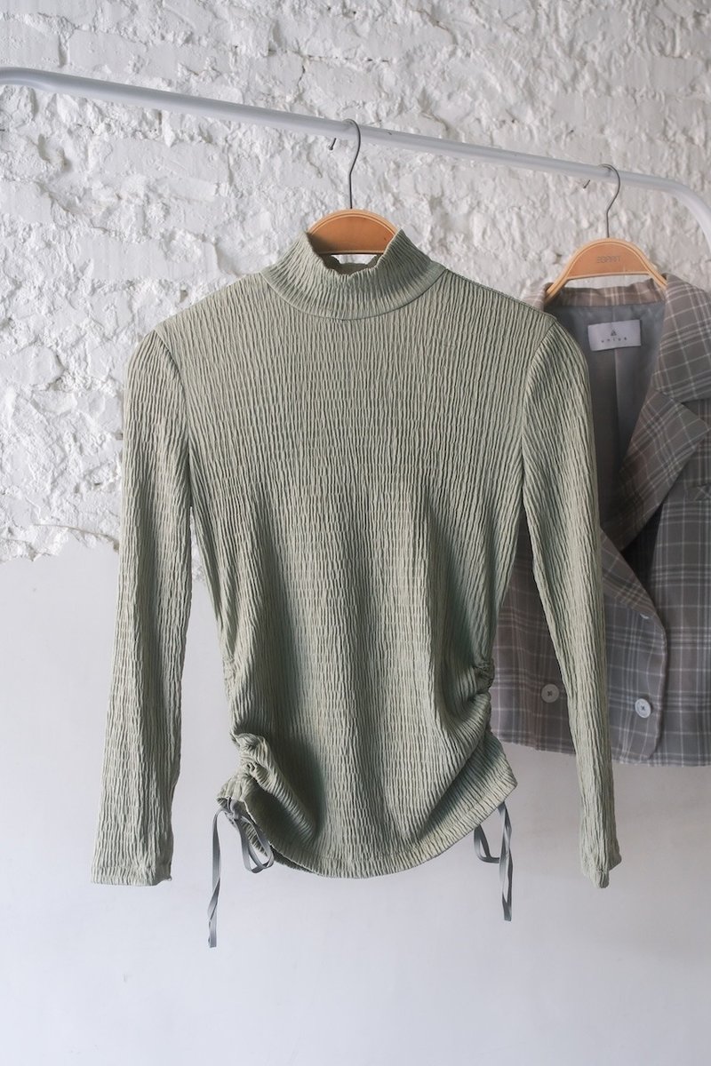 限量特惠出清/ 高领皱折内搭上衣 - 女装上衣 - 棉．麻 绿色