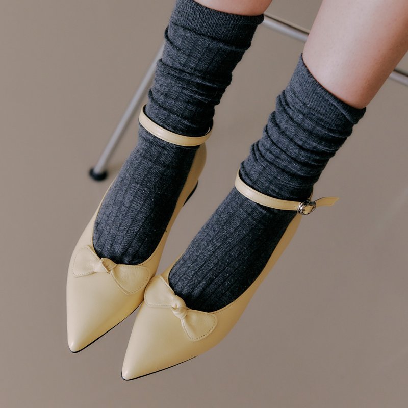 Belle 丝带绑带扁平奶油 - 其他女款皮鞋 - 真皮 黄色