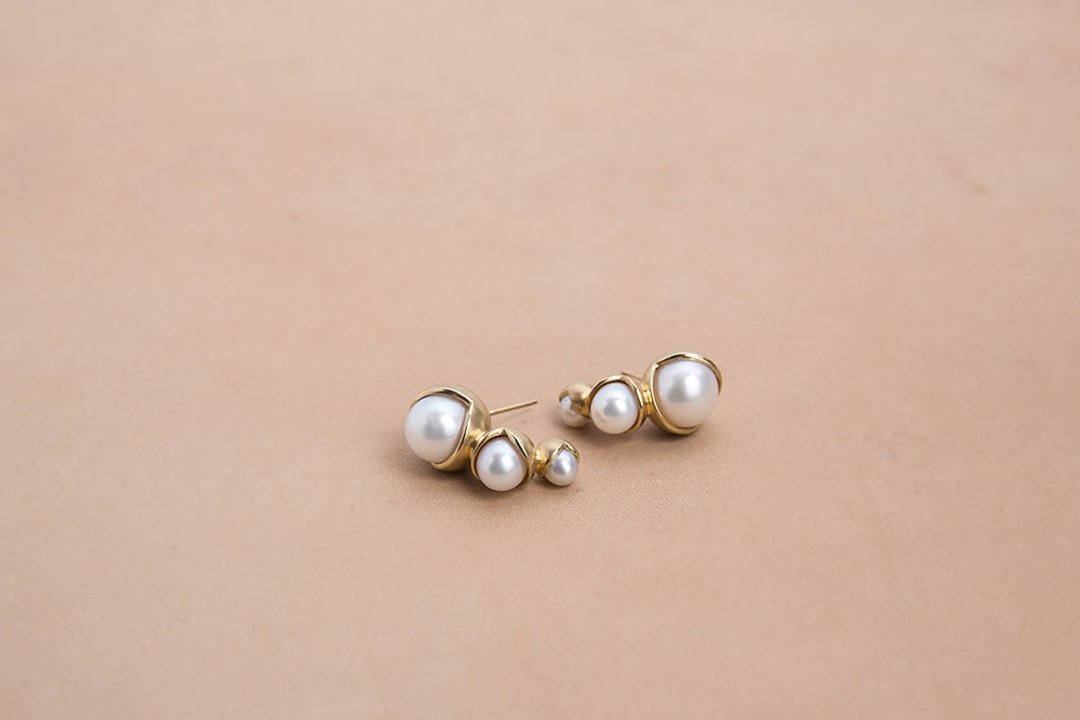 Fruity Triplet Pearl Studs - 耳环/耳夹 - 银 金色