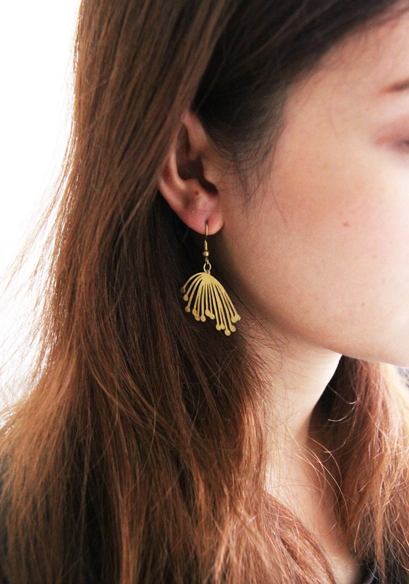 Flower Pollen Graphic illustration Earrings - handcrafted jewelry - 耳环/耳夹 - 其他金属 金色