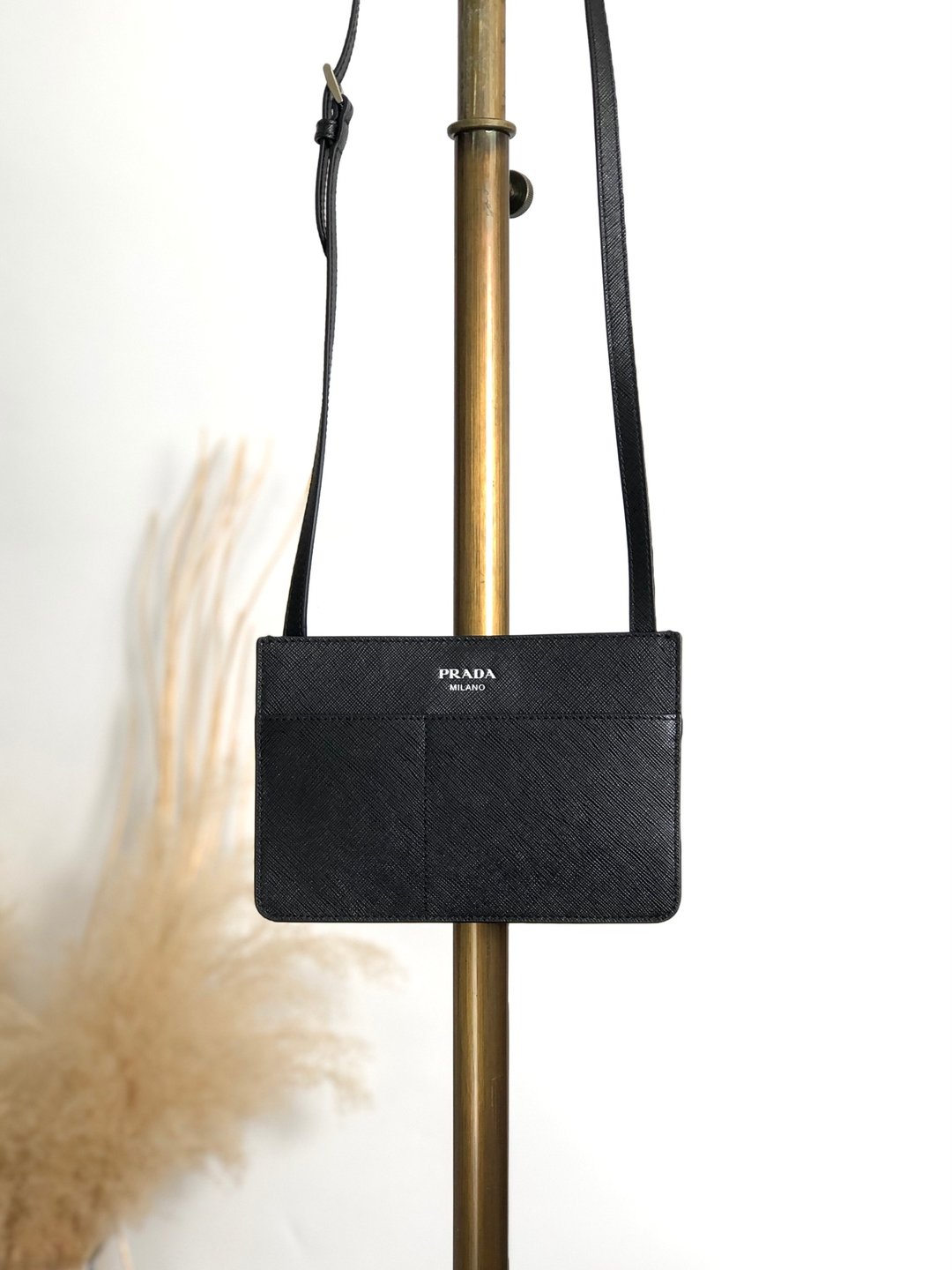 【 VintageShop solo 日本直送中古包专卖店 】PRADA 普拉达 侧背包 黑色 经典Logo 皮革 Saffiano 小包 vintage - 侧背包/斜挎包 - 真皮 黑色