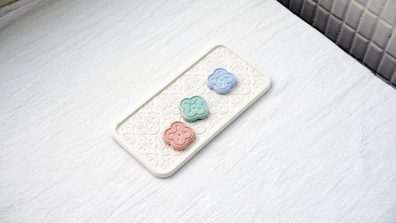 海棠花水泥置物盘-环保树脂配方 - 置物架/篮子 - 水泥 白色