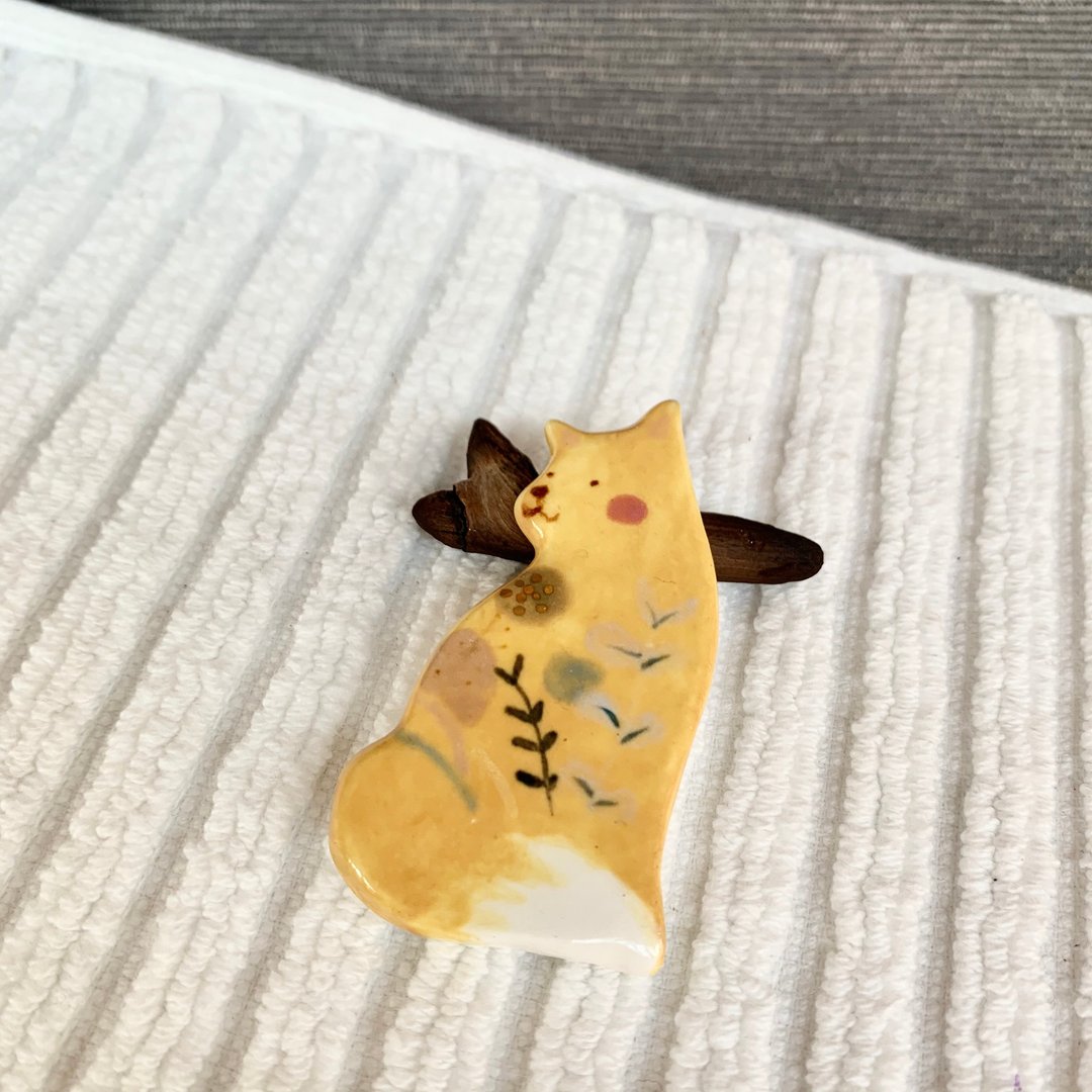 A Lu 橘猫陶别针/手做手绘 仅此一件 - 胸针 - 陶 多色