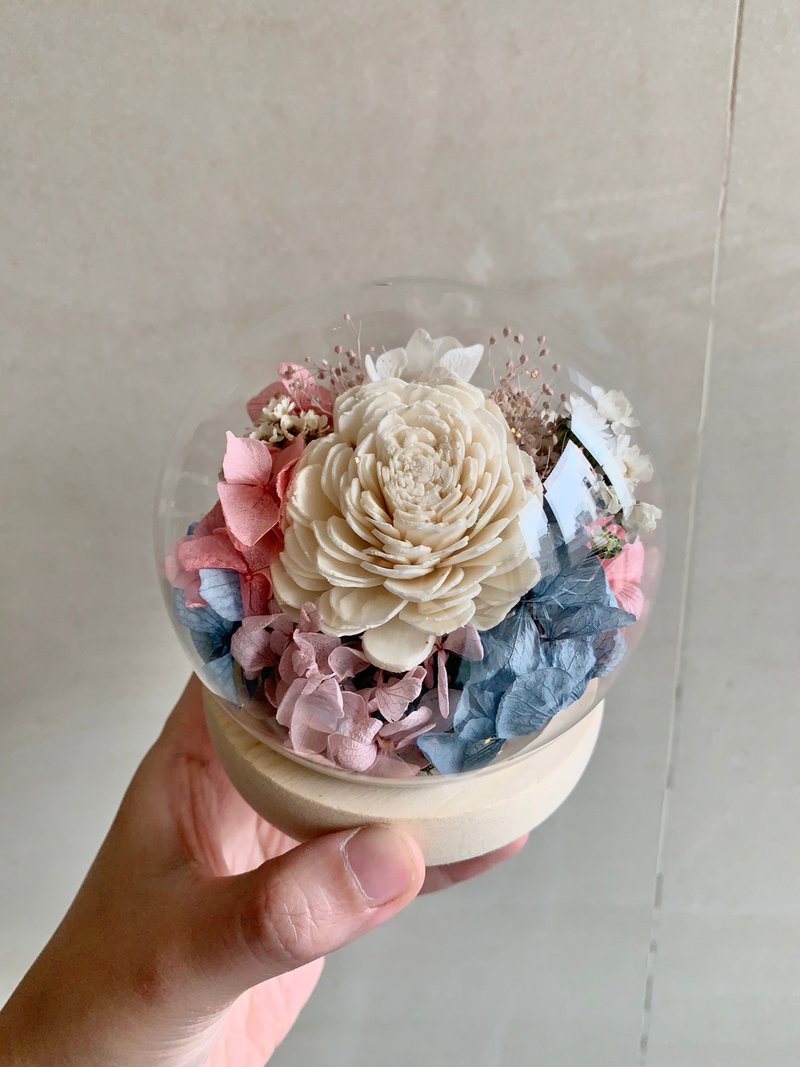 蓝粉白永生花玻璃罩 玻璃盅 绮丽的未来 干燥花 - 干燥花/捧花 - 木头 蓝色