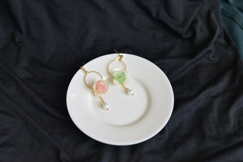 Sandra's 纯粹~ 月の花 树脂 耳环 - 耳环/耳夹 - 24k 金 