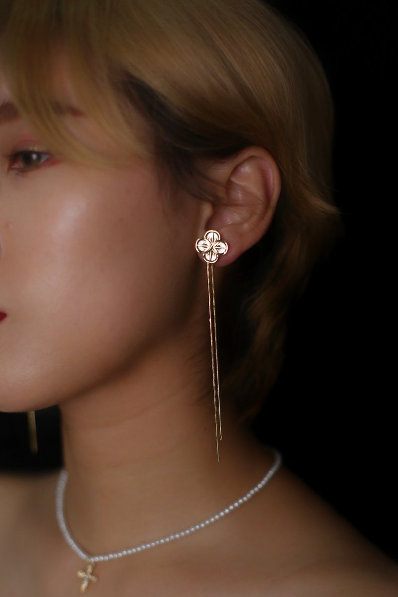 希缪原创设计 新品上新 塔物系列 魔术师塔罗牌四叶草耳钉耳环 - 耳环/耳夹 - 铜/黄铜 金色