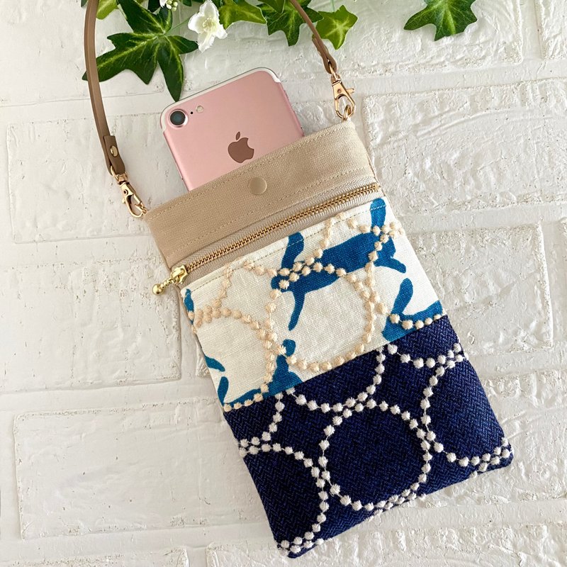 Mina Perhonen 拼布智慧型手机包 - 化妆包/杂物包 - 棉．麻 