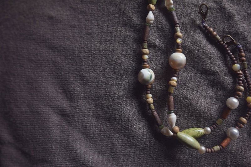 夜光蝾螺 | 串珠颈链  玉石贝壳木珠 - 项链 - 宝石 白色