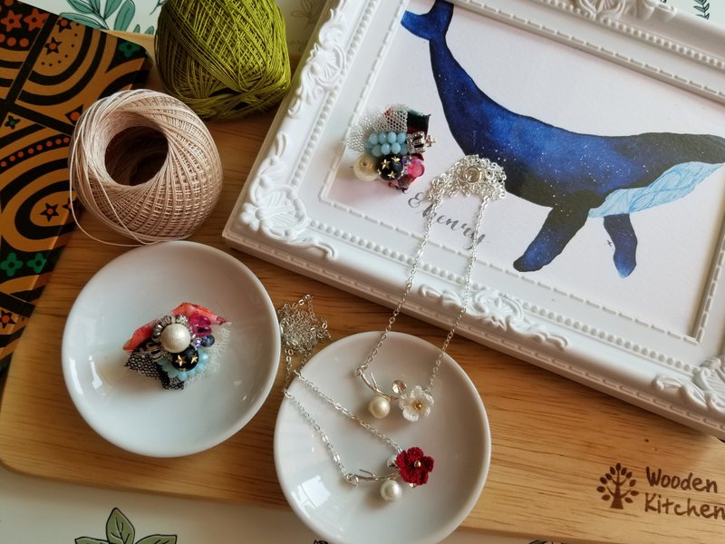 小小钩花饰物系列 一朵红花一朵白花 - 项链 - 铜/黄铜 红色